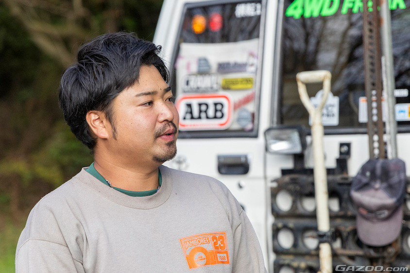 トヨタ・ランドルーザー70について語るオーナーさん