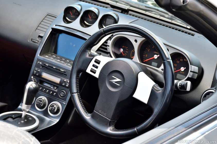 日産・フェアレディZ（Z33ロードスター）の運転席