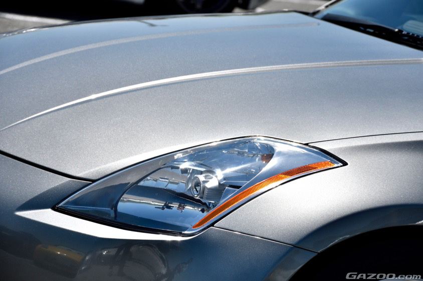 日産・フェアレディZ（Z33ロードスター）のヘッドライト