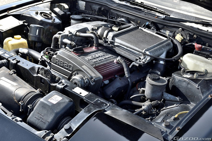 日産・フェアレディZ 200ZR（Z33型）のエンジンルーム