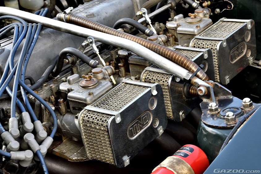 初代のフェアレディZを2台所有するオーナーがこだわりを詰め込ん