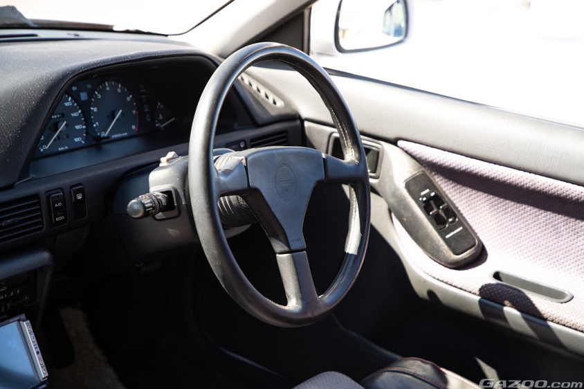 クラシックカーヘリテイジカーミーティングTTCM2023で愛車取材したマツダ・ファミリアGT-R(BG8Z型)の室内