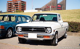 目の覚めるような美白ボディにバイクを載せて楽しむ日産サニートラックライフ