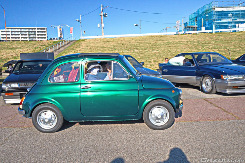 チンクエチェントの原点に惹きつけられて始まった夫婦でのスロー