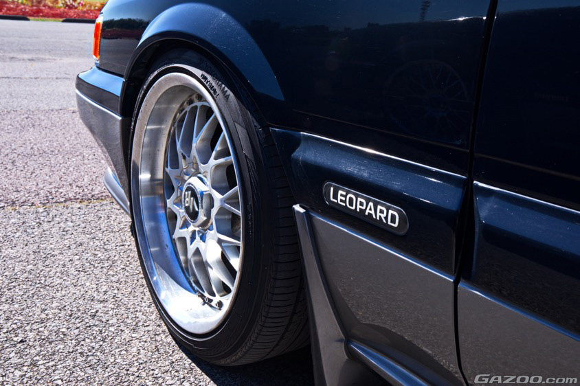 クラシックカーヘリテイジカーミーティングTTCM2023で愛車取材した日産レパードに装着されたいたボルクレーシングのホイール