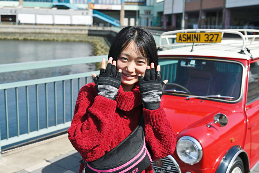 ローバーミニ(クラシックミニ)とオーナーのあすみんさん