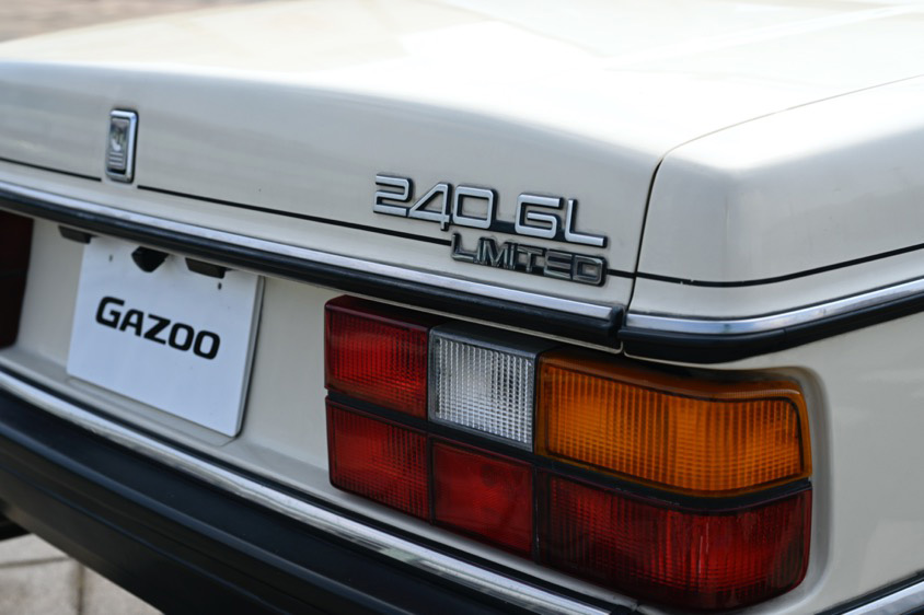 ボルボの240セダン（AB230）