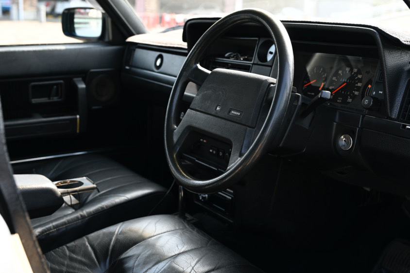 ボルボの240セダン（AB230）