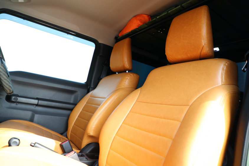 スズキ・ジムニーのフロントシート