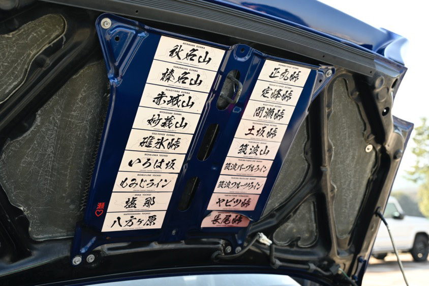 トヨタのMR-Sのエンジンルームのステッカー