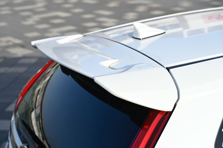 無限エアロをまとったホンダ・フィットRSのリアスポイラー