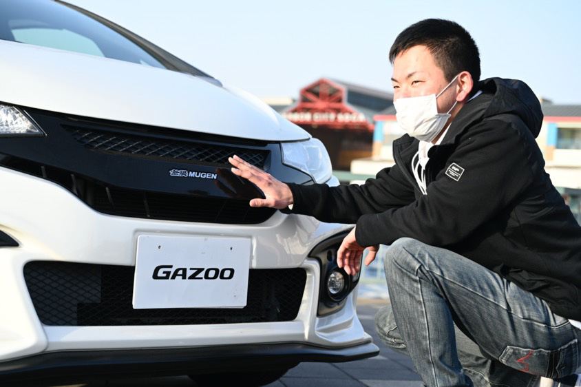 無限エアロをまとったホンダ・フィットRSのお気に入りを語るおぐらさん