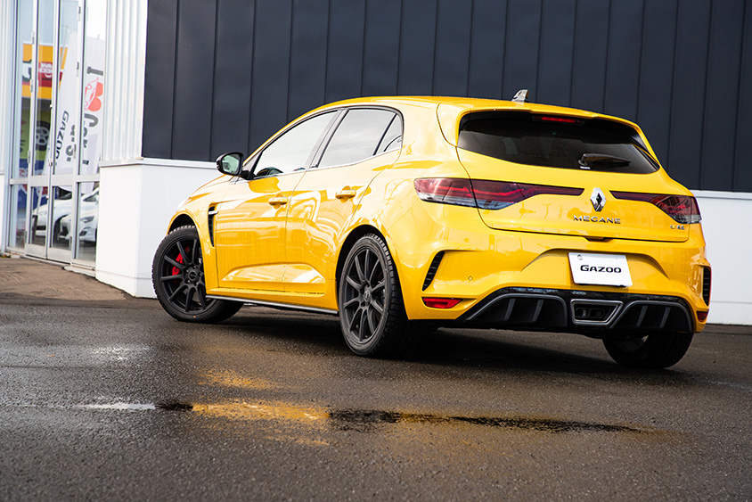 ルノー・メガーヌR.S.トロフィー　リアビュー