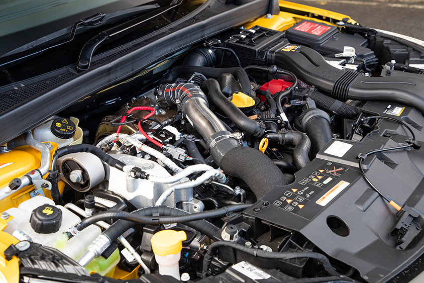 ルノー・メガーヌR.S.トロフィー　エンジンルーム