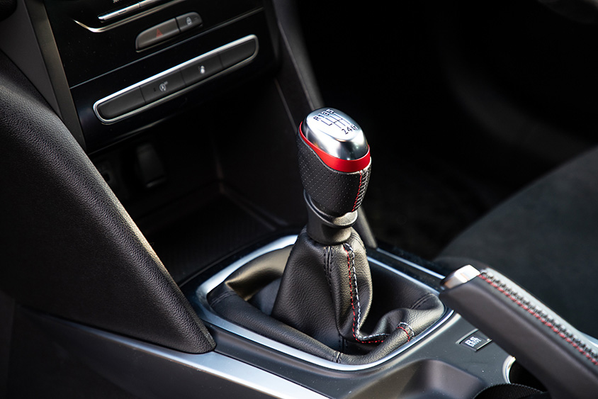 ルノー・メガーヌR.S.トロフィー　シフトノブ