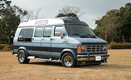 遊ぶために働いていてダッジ・ラムバンで趣味を楽しむ