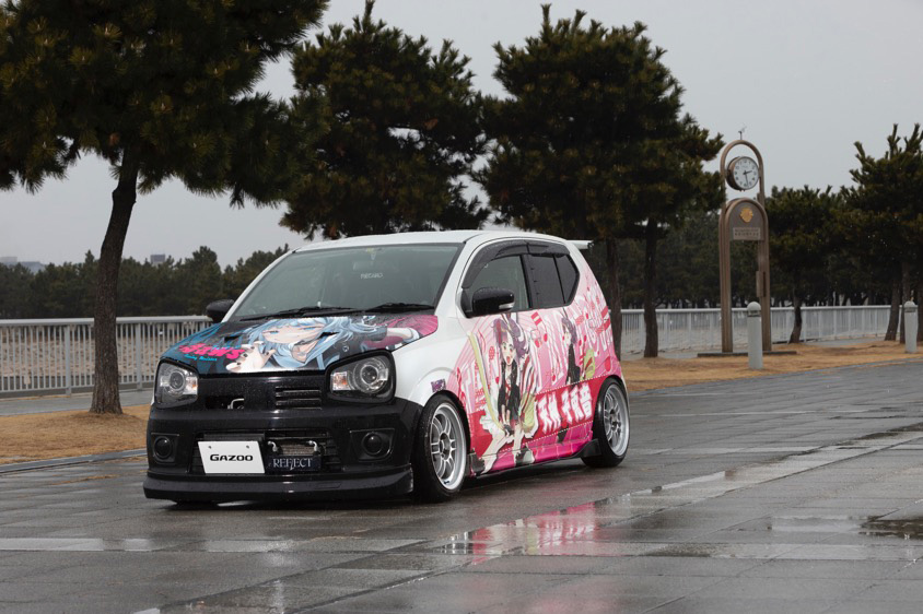 『ときのそら』と『Kotone(天神子兎音)』が描かれたスズキのアルトワークス