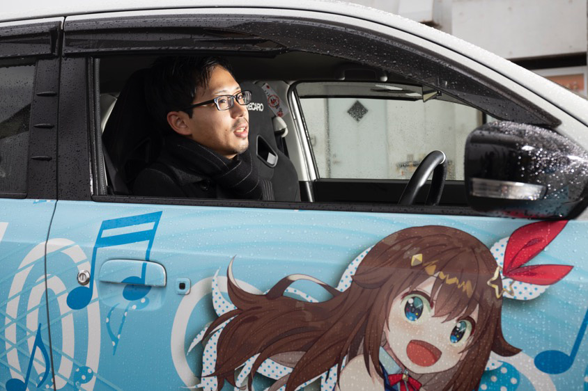 『ときのそら』と『Kotone(天神子兎音)』が描かれたスズキのアルトワークス