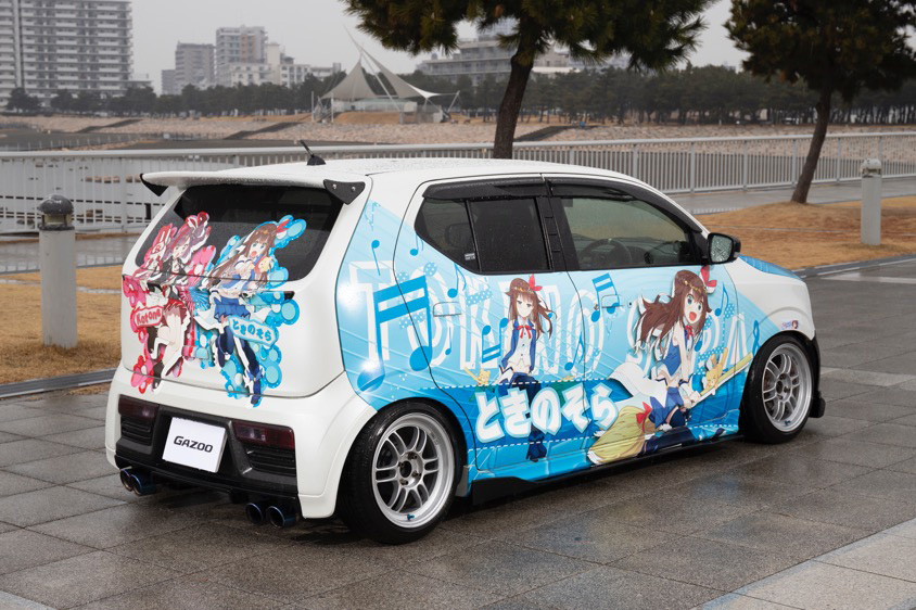 『ときのそら』と『Kotone(天神子兎音)』が描かれたスズキのアルトワークス