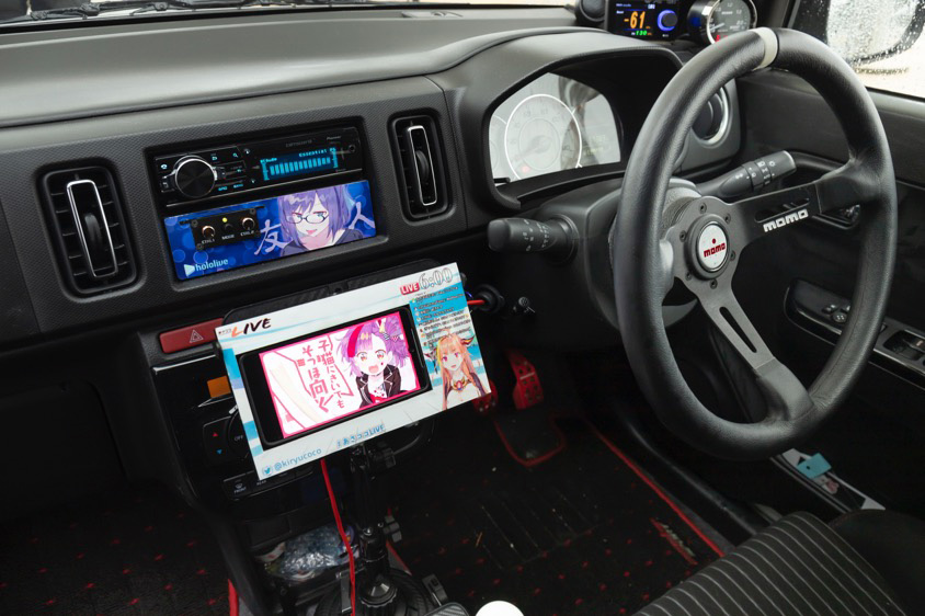 『ときのそら』と『Kotone(天神子兎音)』が描かれたスズキのアルトワークス