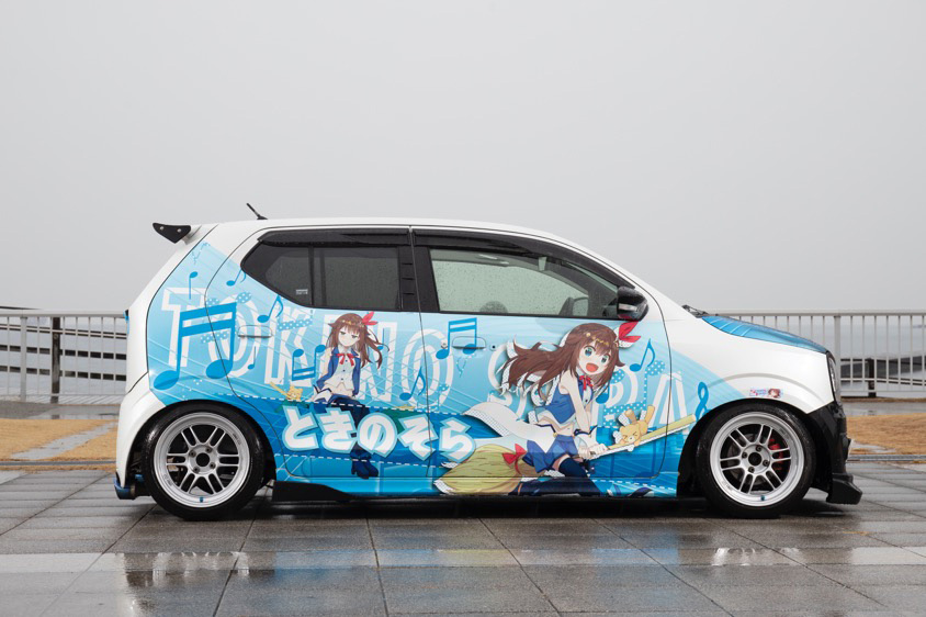 『ときのそら』と『Kotone(天神子兎音)』が描かれたスズキのアルトワークス
