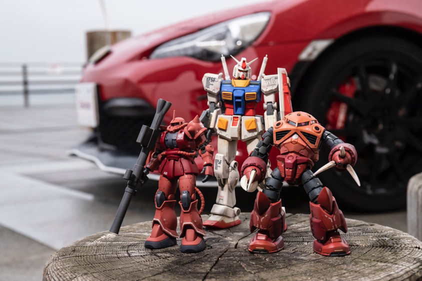 ガンダムの『赤い彗星 シャア』をイメージしたトヨタの86