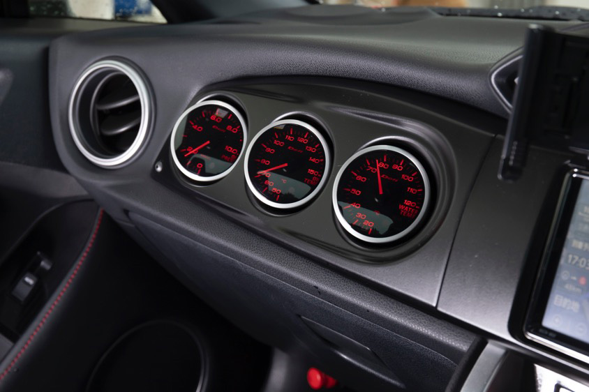 ガンダムの『赤い彗星 シャア』をイメージしたトヨタの86