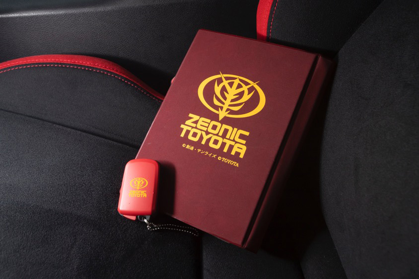 ガンダムの『赤い彗星 シャア』をイメージしたトヨタの86