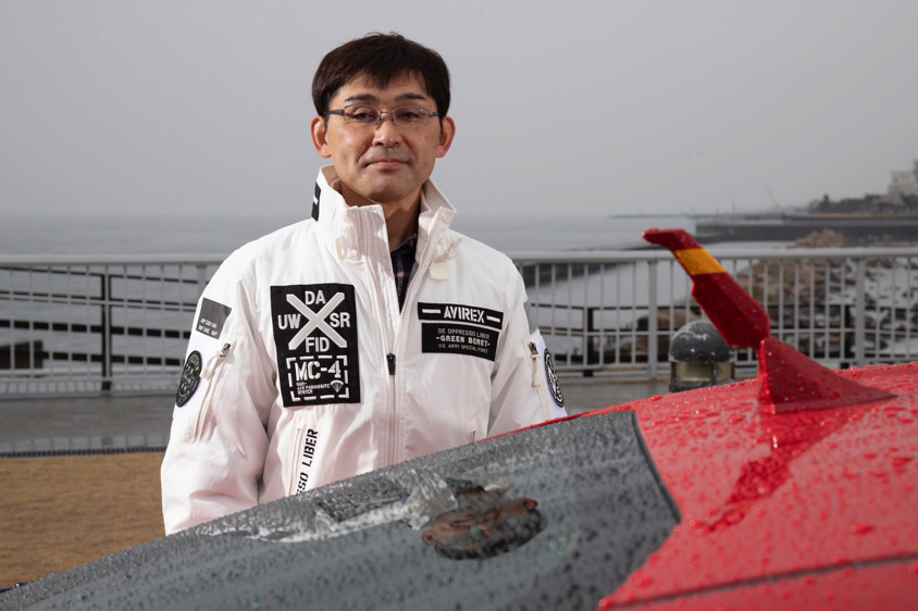 ガンダムの『赤い彗星 シャア』をイメージしたトヨタの86のオーナー沖中さん