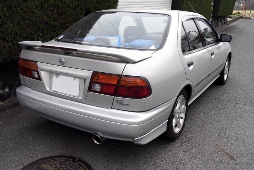 日産のサニーEX サルーン