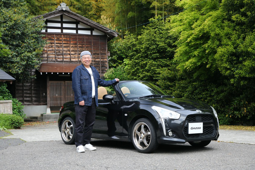 ダイハツのコペン・ローブとオーナーの松田さん