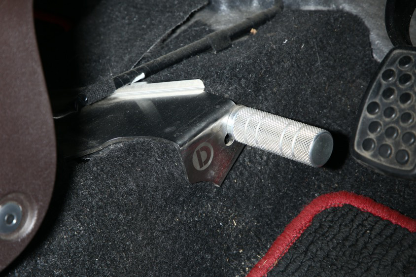 ダイハツのコペン・ローブのフットレストバー