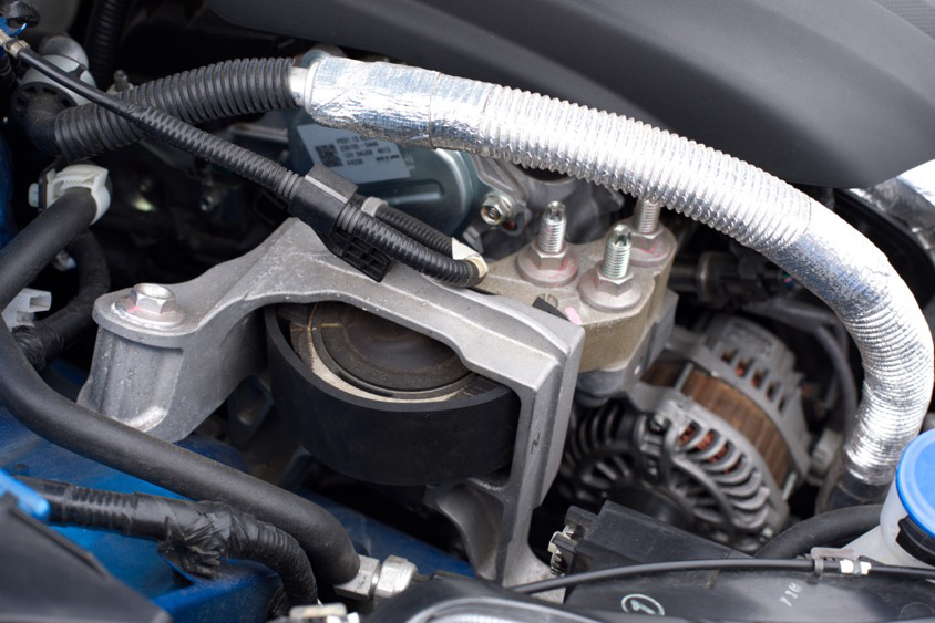 マツダ・デミオ15MBのエンジンルームのカスタム