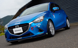 4代目デミオの競技向けグレード15MBで、サーキット走行も街乗りも楽しむ充実カーライフ