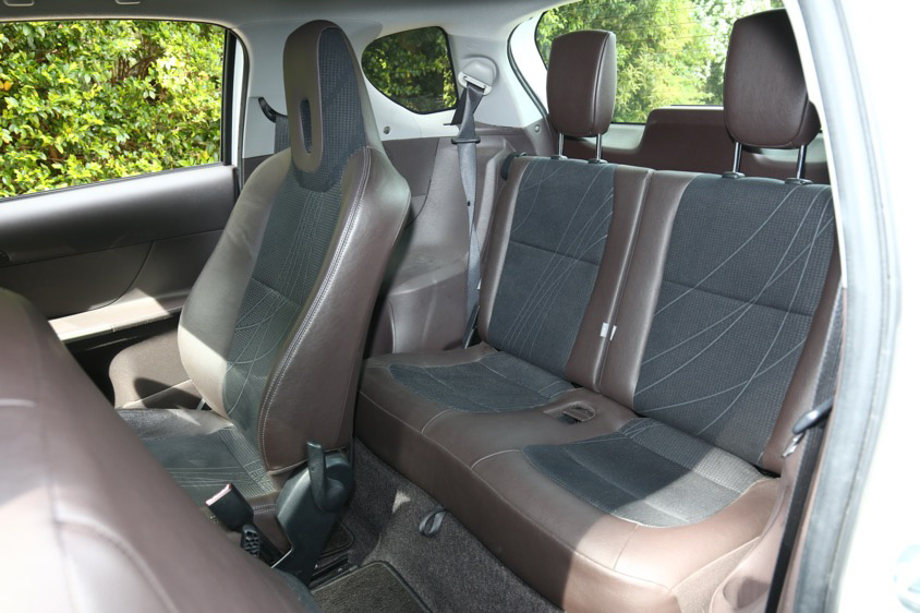 トヨタ・iQの後席