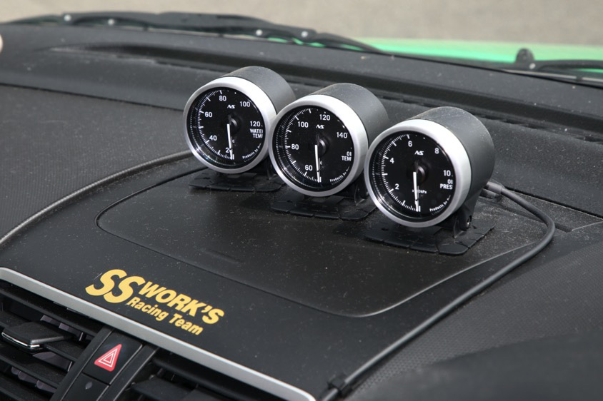 スズキ・スイフトスポーツのDefiの三連メーター