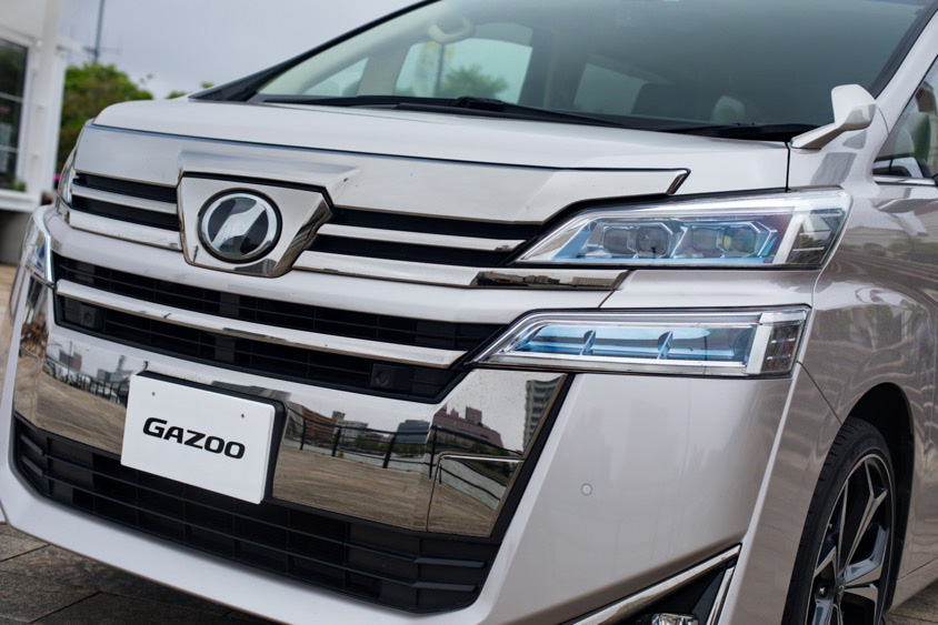 トヨタ・ヴェルファイアのフロント