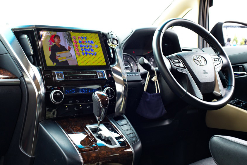 トヨタ・ヴェルファイアの運転席周り