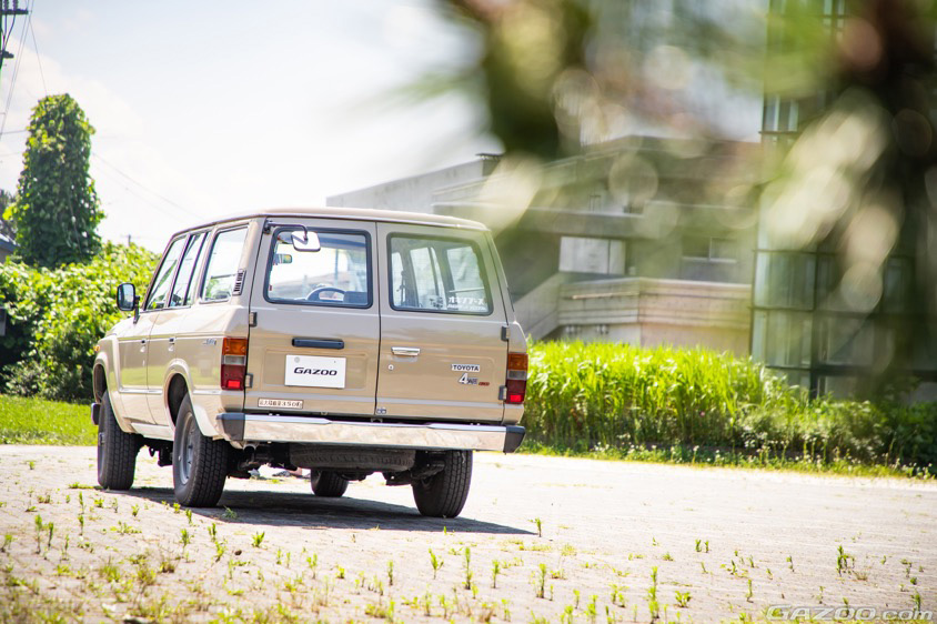 GAZOO愛車取材会の会場で道の駅 あきた港 ポートタワーセリオン イベント広場で取材したランドクルーザー60後期型GX(HJ-60V)
