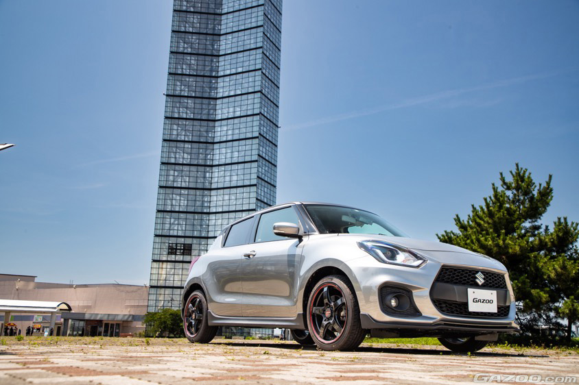 GAZOO愛車取材会の会場で道の駅 あきた港 ポートタワーセリオン イベント広場で取材したスズキ・スイフトスポーツ（ZC33S)