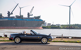 アメ車好きだったはずが気づけばロードスターの虜。今ではカフェのマスコット的存在に!