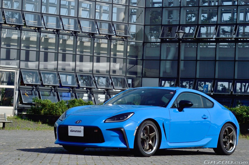 GAZOO愛車取材会の会場で道の駅 あきた港 ポートタワーセリオン イベント広場で取材したトヨタ・GR86(ZN8）