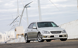 17万キロ越えでもまだまだ現役のアルテッツァ(SXE10)。実用性とスポーティさを兼ね備えた理想の相棒