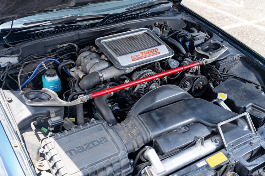 マツダ・サバンナRX-7 ウィニングリミテッド(FC3S)のエンジンルーム
