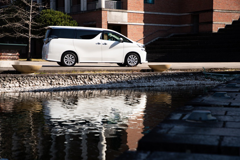 トヨタ ヴェルファイア 2.5Z AGH30W