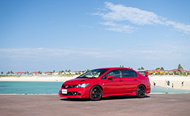 ホンダシビック「ダブル・アール」と暮らす。 “軽さ”を好むオーナーが惚れ込んだ限定車。