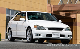 息子の誕生とともに乗りはじめて早19年。受け継がれるアルテッツァ