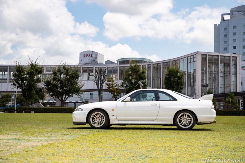 GAZOO愛車取材会の会場で山形駅前の『やまぎん県民ホール イベント広場』で取材したスカイラインGT-R(BCNR33)。