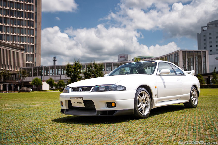 GAZOO愛車取材会の会場で山形駅前の『やまぎん県民ホール イベント広場』で取材したスカイラインGT-R(BCNR33)。