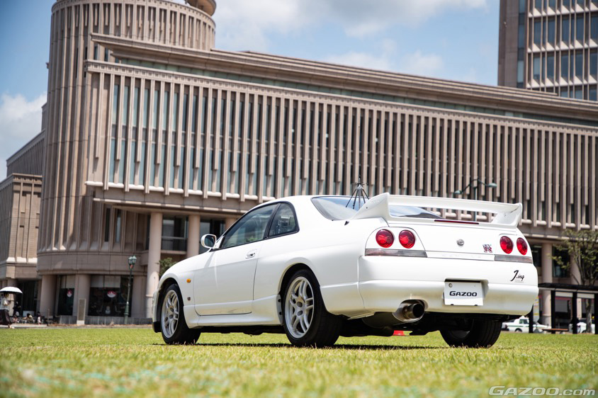 GAZOO愛車取材会の会場で山形駅前の『やまぎん県民ホール イベント広場』で取材したスカイラインGT-R(BCNR33)。